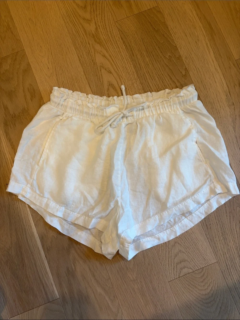 Left on Friday Linen drawstring shorts